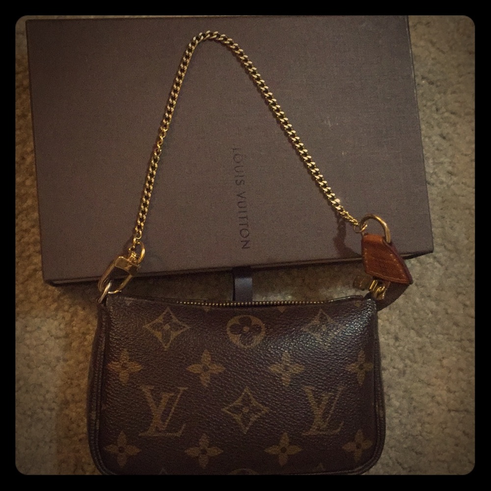 Louis Vuitton monogram mini pochette